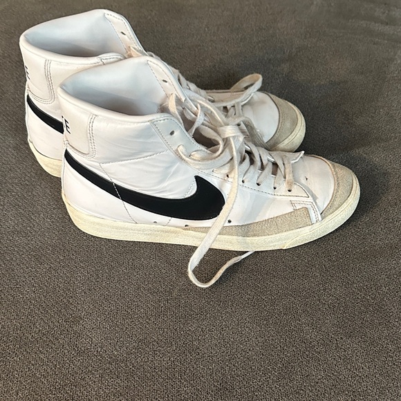 Nike White and Black blazers - Picture 1 of 6